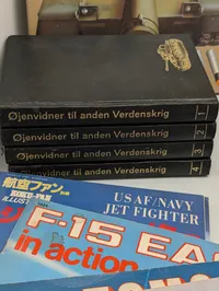 Samling af militærhistoriske bøger og tidsskrifter om fly og landkamp