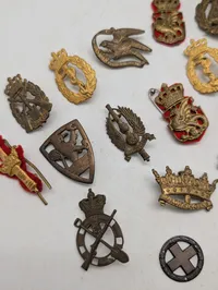 Samling af danske militære emblemer 