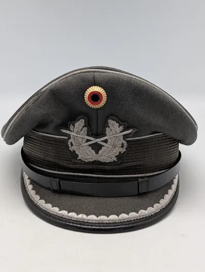 Vesttysk Bundeswehr Officer Schirmmütze med broderet kokarde