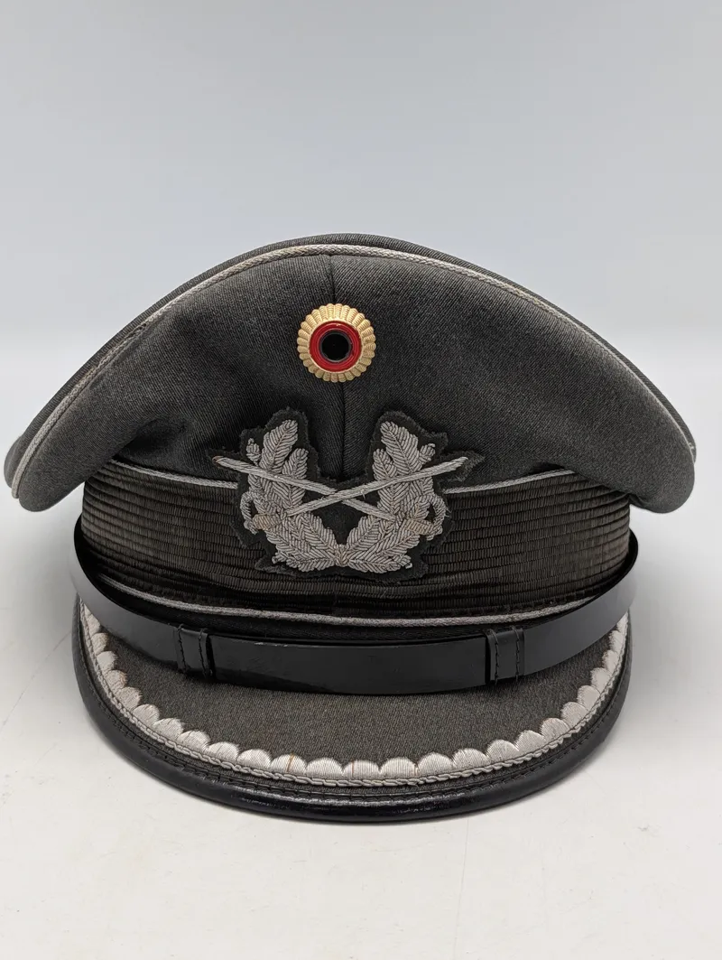 Vesttysk Bundeswehr Officer Schirmmütze med broderet kokarde