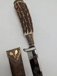 Othello Solingen jagtkniv med hjortetaksgreb og dekoreret skede