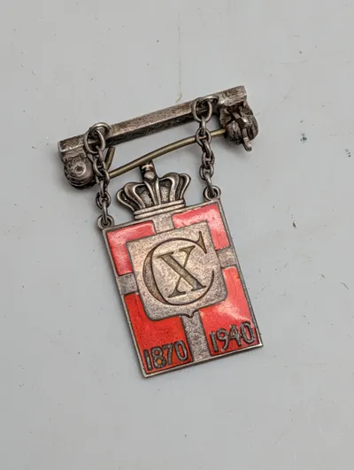 Georg Jensen Kongemærke i 925 Sølv og Emalje, 1870-1940, med navn 