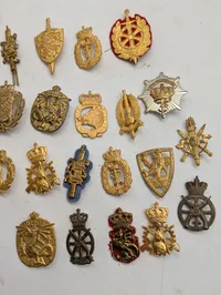 Samling af danske militære Regimentsmærker 