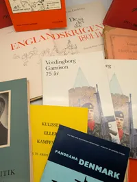 Samling af historiske bøger herunder Verdenskrigen og militærhistorie