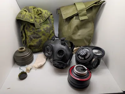 Dansk Forsvar M/84 og M/69 Gasmaskesæt med Tasker og Filtre