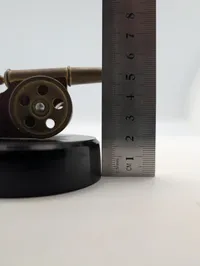 Vintage Messing Kanon Model på Bakelit Base