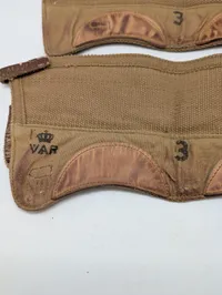 Danske Militære Gamacher med Krone og VAR Stempel