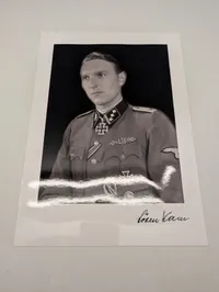Signeret portrætfoto af Søren Kam i Waffen-SS uniform