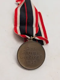 Tysk Krigsfortjenestemedalje (Kriegsverdienstmedaille) 1939 med bånd