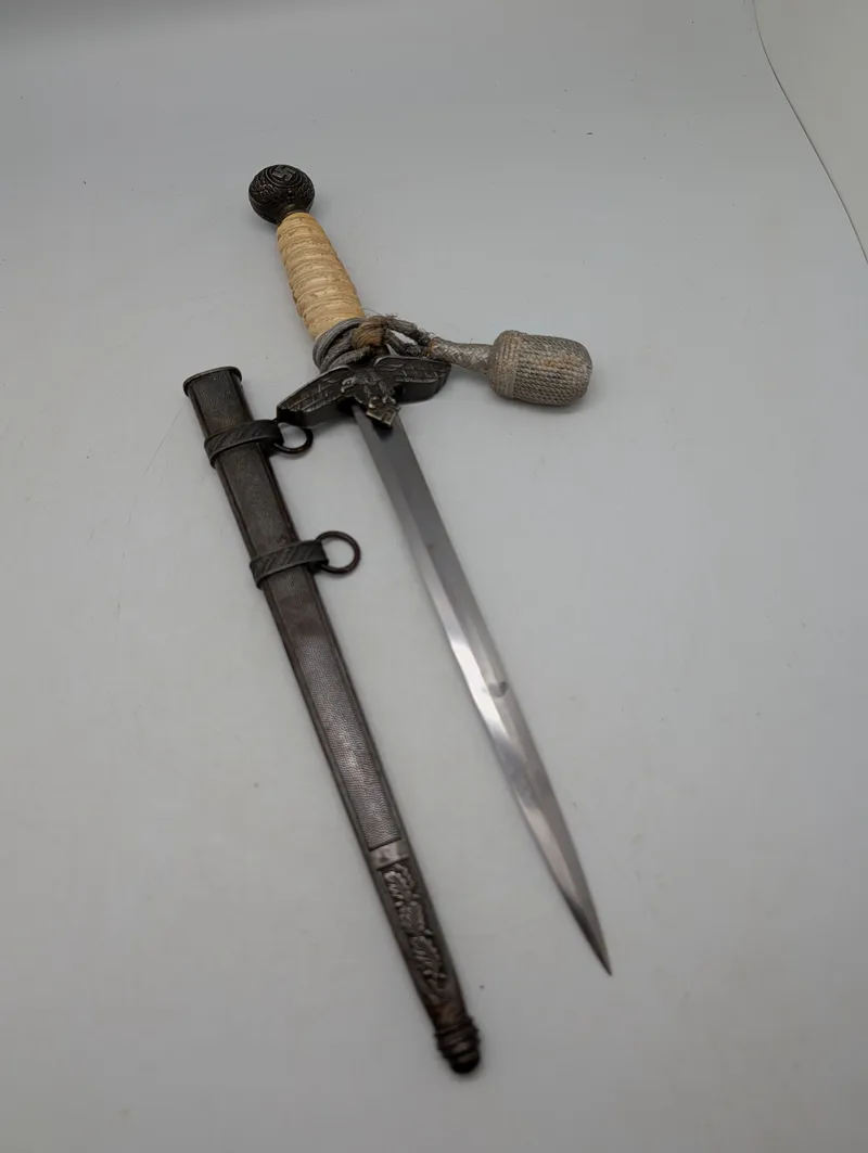Tysk Luftwaffe  Officersdolk med Portepée og Skede, original 