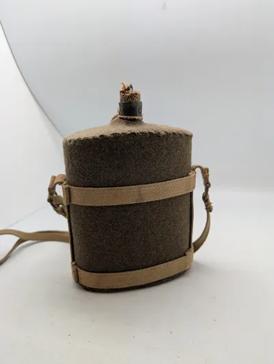 Britisk P1908 Vandflaske med Filtbetræk og Webbing-rem