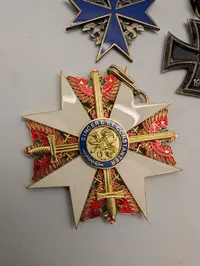 Samling af tyske militære ordener: Pour le Mérite, Jernkorset og Den Røde Ørn, repro 