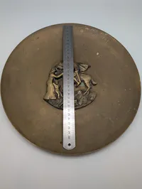 Antik messingplatte med relief af ridder og kvinde Niels Ebbesen 
