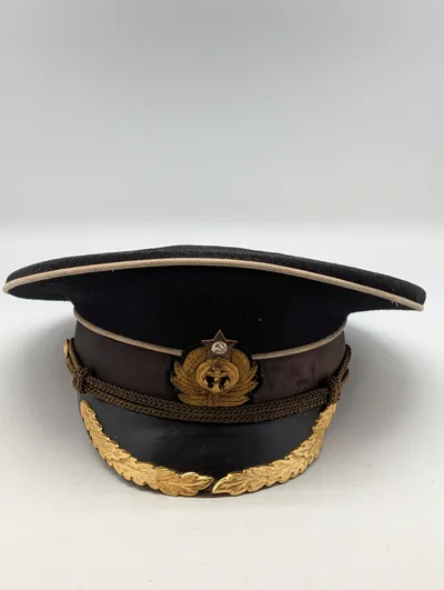Sovjetisk Flådeofficers Kasket med Hammer og Segl Emblem