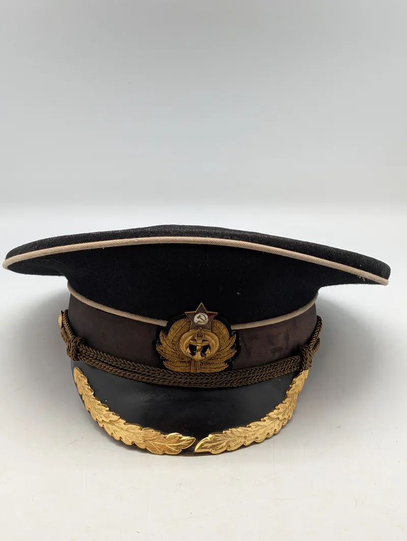 Sovjetisk Flådeofficers Kasket med Hammer og Segl Emblem