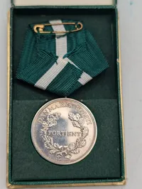 Danmarks Politi Fortjenstmedalje i original æske