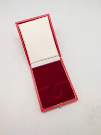Dansk Kongelig Fortjenstmedalje i originalt rødt etui