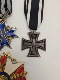 Samling af tyske militære ordener: Pour le Mérite, Jernkorset og Den Røde Ørn, repro 