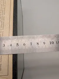 Vintage zoologisk undervisningsmontre med dyrehår og hudprøver