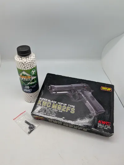 KWC M92FS Super Black Airsoft Pistol med ASG Open Blaster BBs
