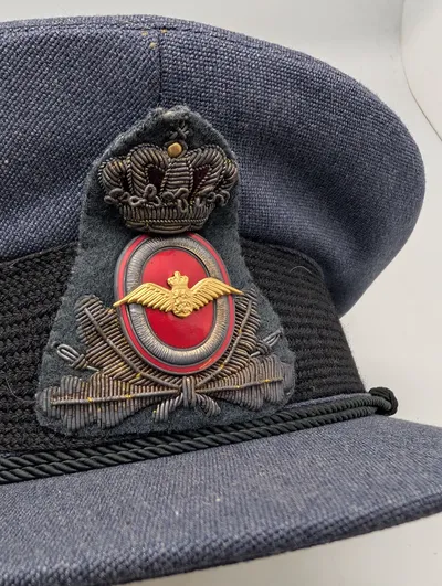 Dansk Flyvevåben Officerskasket med Broderet Emblem