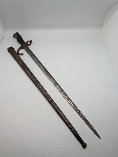 Fransk Model 1874 bajonet med Metalskede