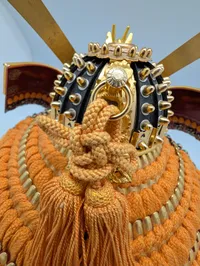 Japansk Kabuto Samurajhjelm med Dragemotiv og Opbevaringsæske ( halv størelse ) 