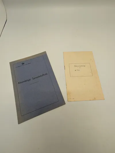 To danske militære hæfter: Statens Civile Luftværn og Skyttebog (1938)