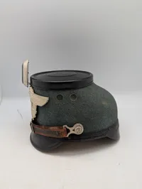 Tysk politi-shako (Tschako) fra 2. verdenskrig med ørn og kokarde, original fra 1937