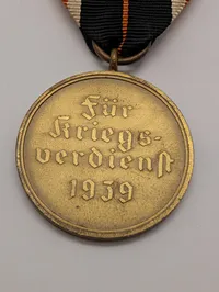 Tysk Krigsfortjenestemedalje (Kriegsverdienstmedaille) 1939 med bånd