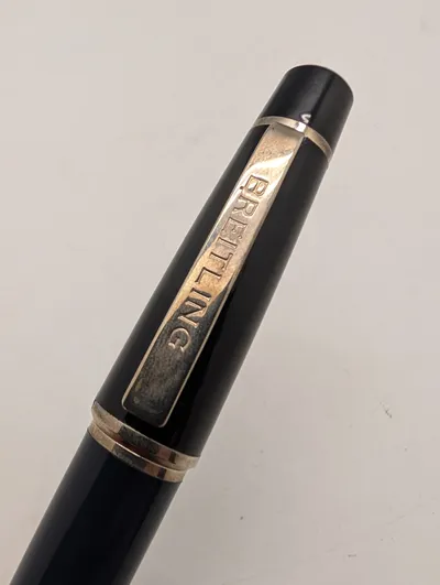 Breitling Sort Rollerball Pen med Sølvfarvede Detaljer