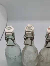 Samling af 6 antikke ølflasker med patentprop fra Tuborg og Carlsberg