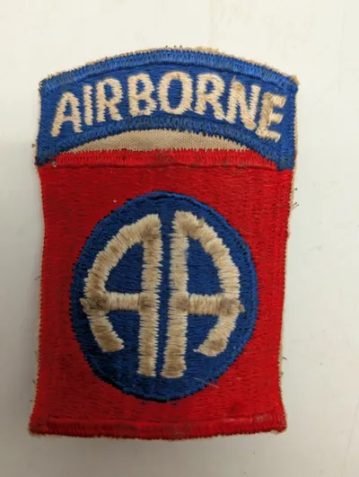 Originalt 82nd Airborne Division 'All American' Skulderemblem med Tab WW2