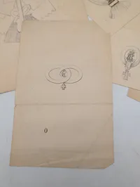 Samling af antikke tegninger af ordensinsignier og heraldiske motiver