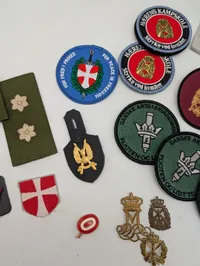 Samling af danske militære distinktioner og enhedsmærker