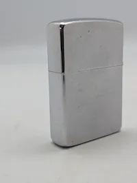 Zippo lighter i børstet krom med Livgarde  emblem
