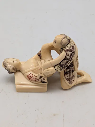 Antik JAPANESE HAND CARVED EROTIC NETSUKE FIGURES EDO / MEIJI PERIODE