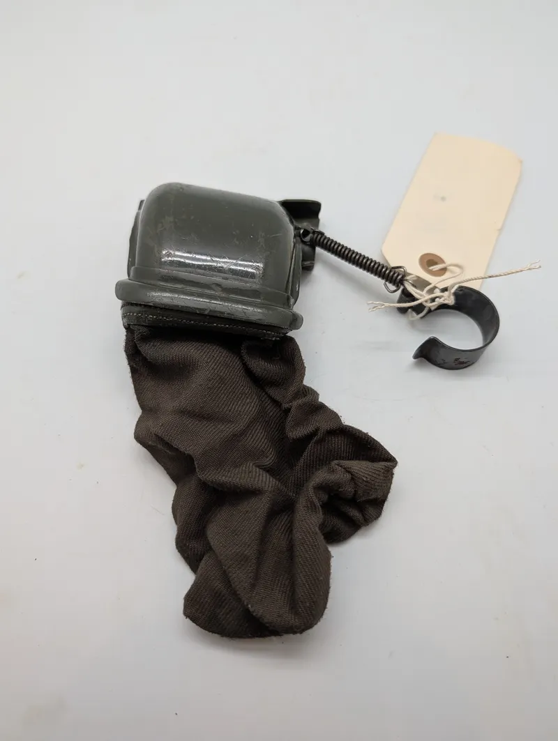 Militær Messingfanger til Maskinpistol Svensk WW2 med Lærredspose