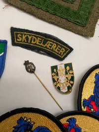 Samling af danske Hjemmeværnsmærker og militære distinktioner
