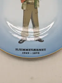 Dansk Hjemmeværn: krus, platte og skjold
