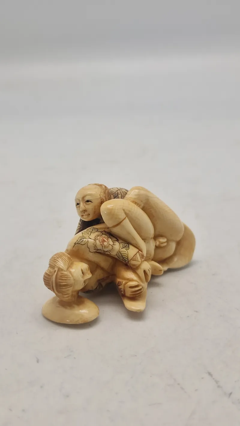 Antik JAPANESE HAND CARVED EROTIC NETSUKE FIGURES EDO / MEIJI PERIODE 