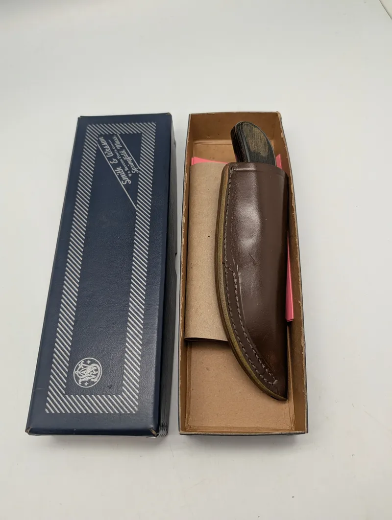 Smith & Wesson Fixed Blade Knife with Leather Sheath and Original Box