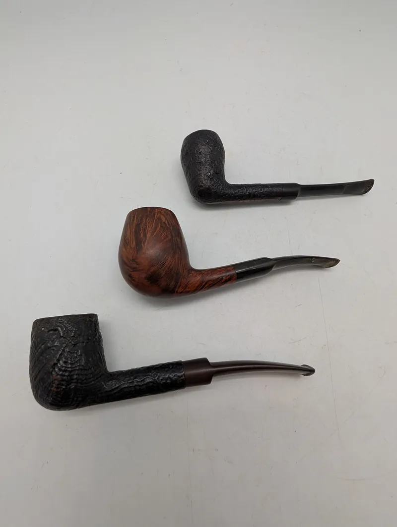 Sæt med tre vintage piber herunder Stanwell briar piber