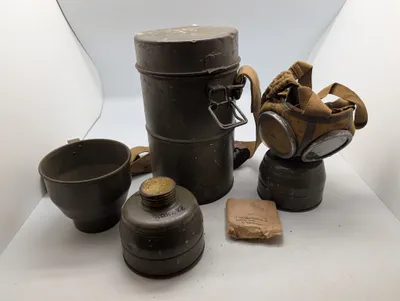 Dansk M/38 Gasmaskesæt med Beholder, Filtre og Tilbehør
