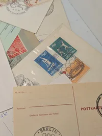 Samling af olympiske postkort, frimærker og memorabilia