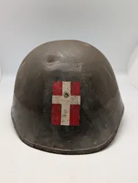 Dansk M41 Stålhjelm med tilhørende fotografi af Harald Christensen