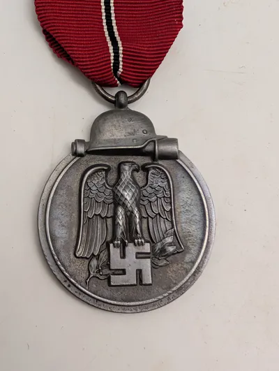 Tysk Østfrontmedalje (Winterschlacht im Osten 1941/42) med bånd