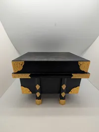 Japansk Kabuto Samurajhjelm med Dragemotiv og Opbevaringsæske ( halv størelse ) 