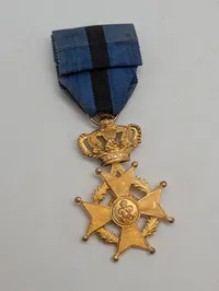 Belgisk Leopold II Orden, Officerskors i forgyldt metal
