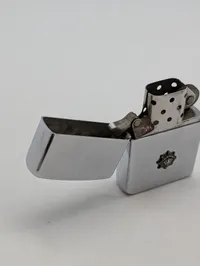 Zippo lighter i børstet krom med Livgarde  emblem